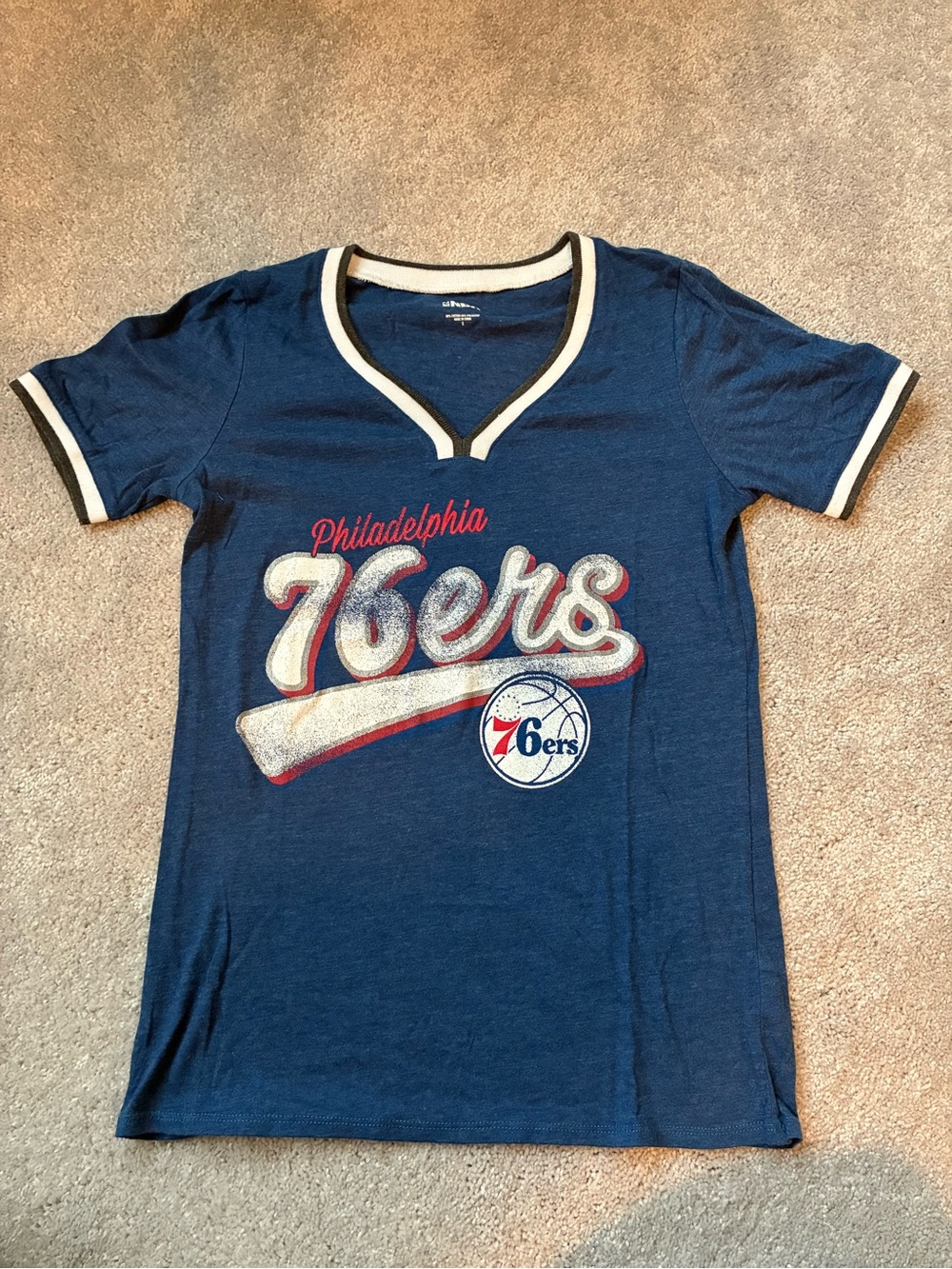 Philadelphia Sixers T-Shirt Small Womens